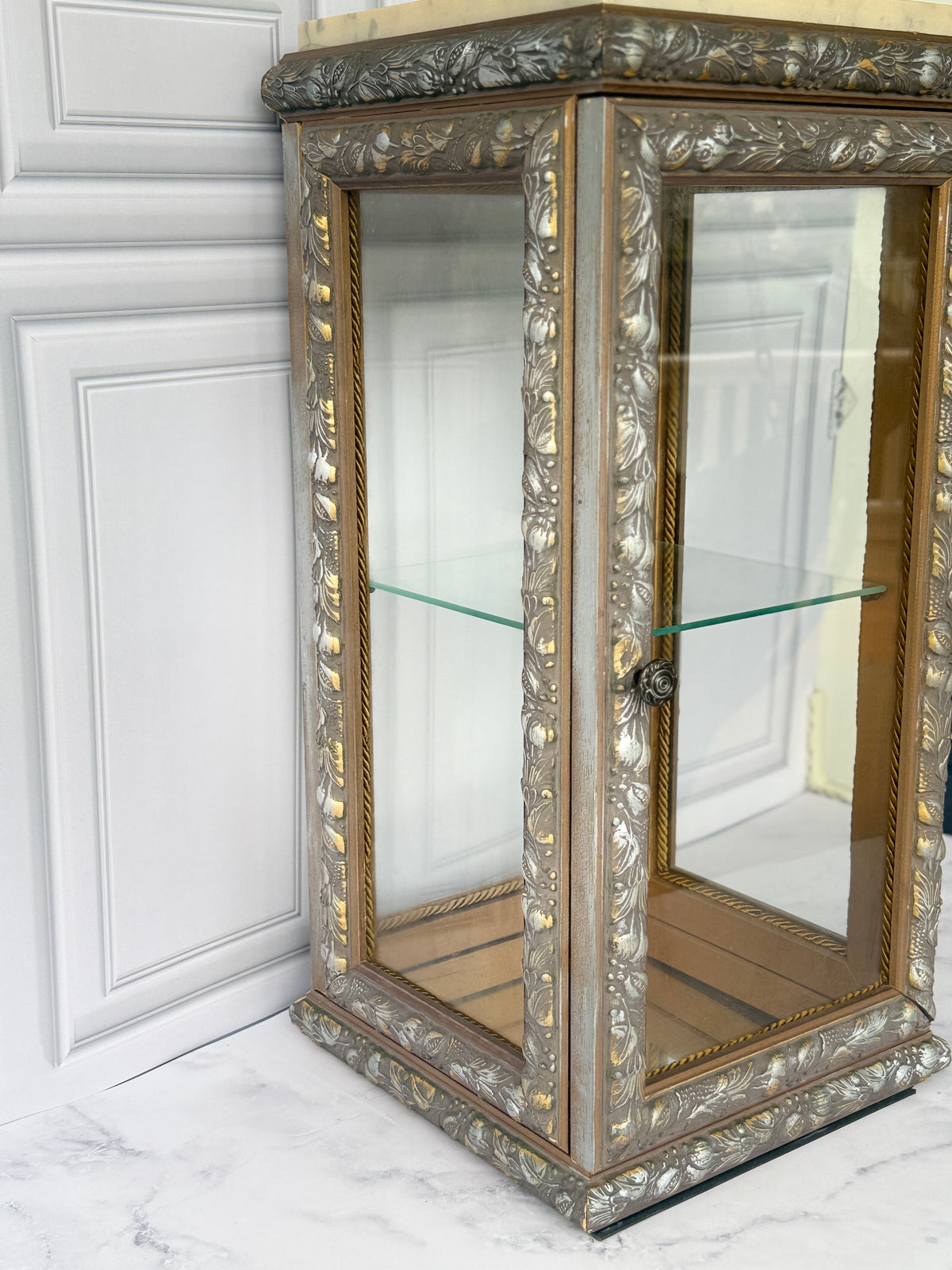 Vintage Ornate Glass Curio Cabinet with Marble Top & Mirrored Base – 20”