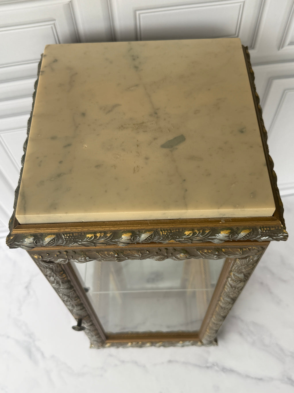 Vintage Ornate Glass Curio Cabinet with Marble Top & Mirrored Base – 20”