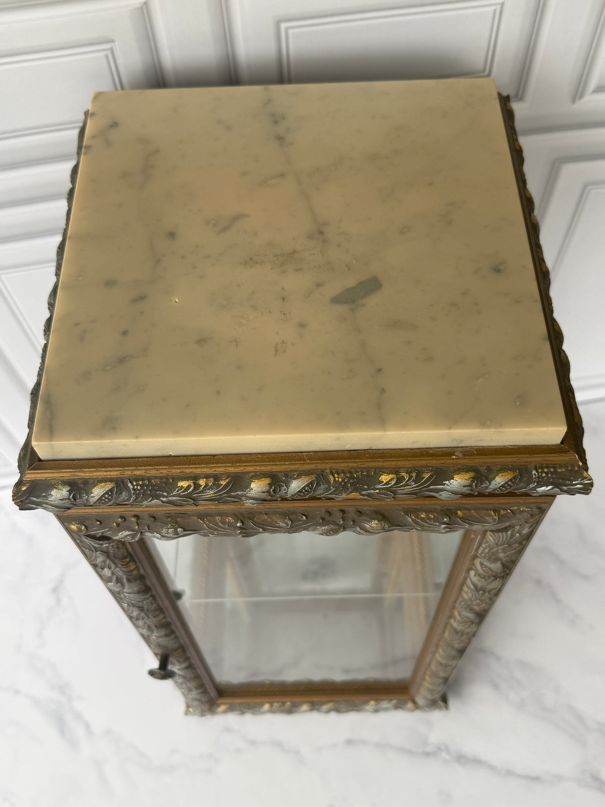 Vintage Ornate Glass Curio Cabinet with Marble Top & Mirrored Base – 20”