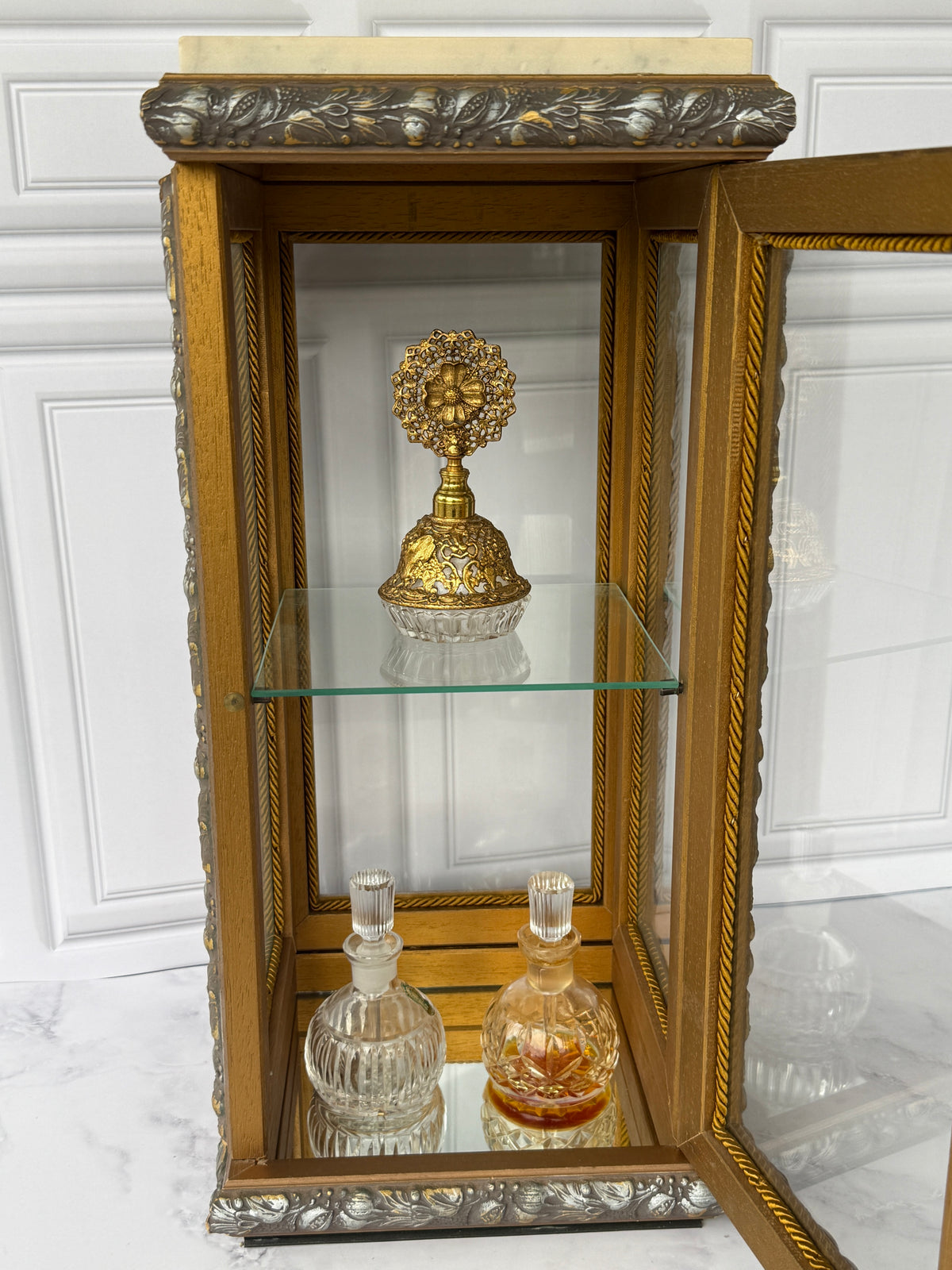 Vintage Ornate Glass Curio Cabinet with Marble Top & Mirrored Base – 20”