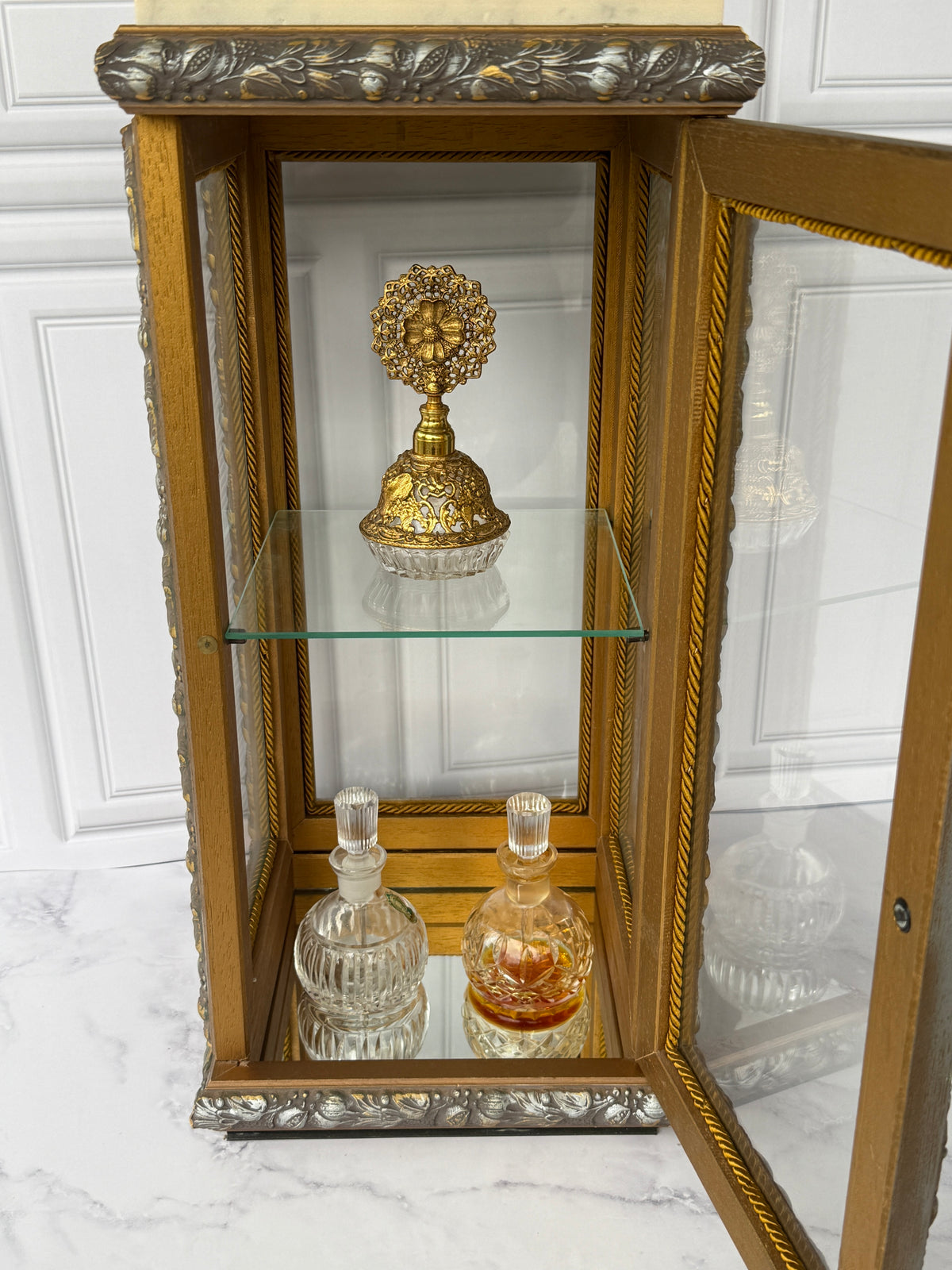 Vintage Ornate Glass Curio Cabinet with Marble Top & Mirrored Base – 20”