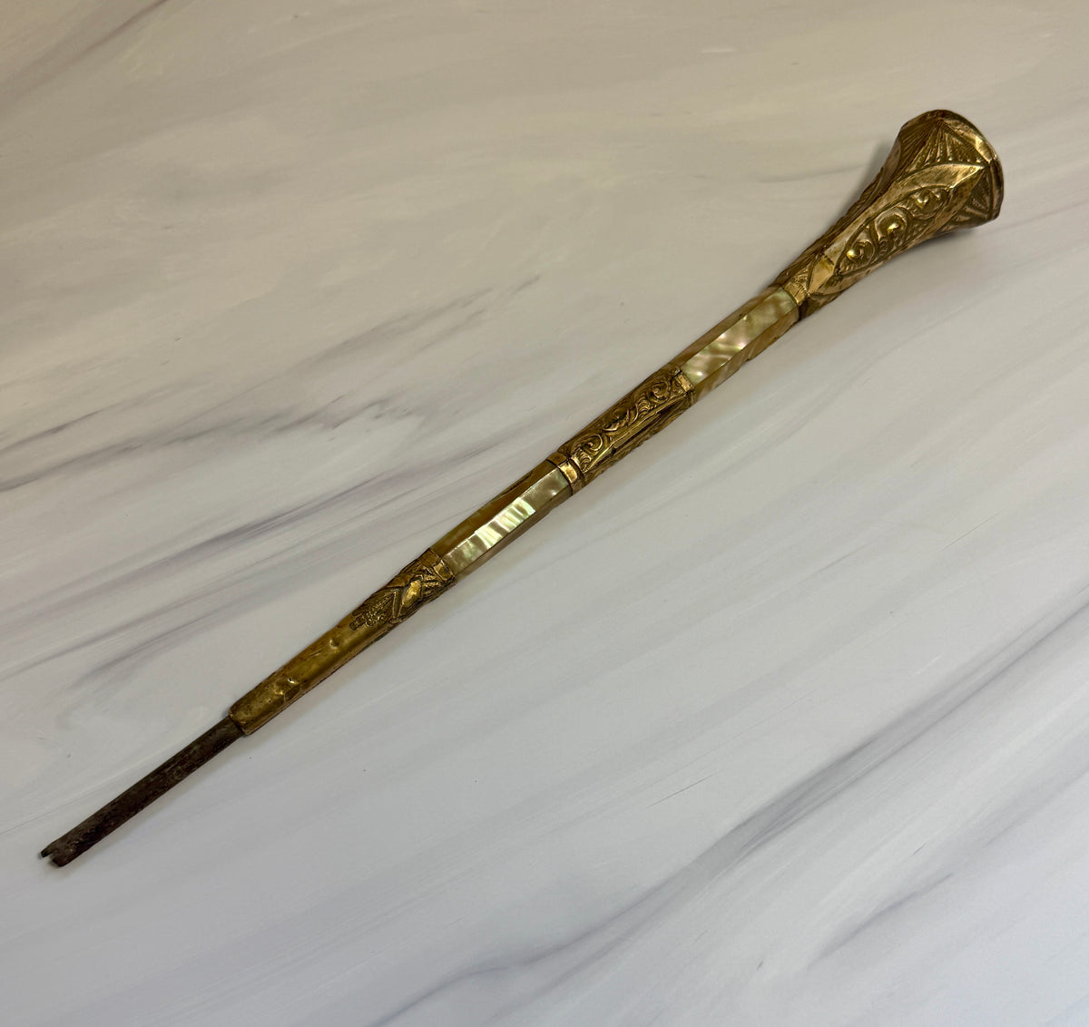 Antique Mother-of-Pearl & Ornate Gilt-Tone Parasol Handle – A1