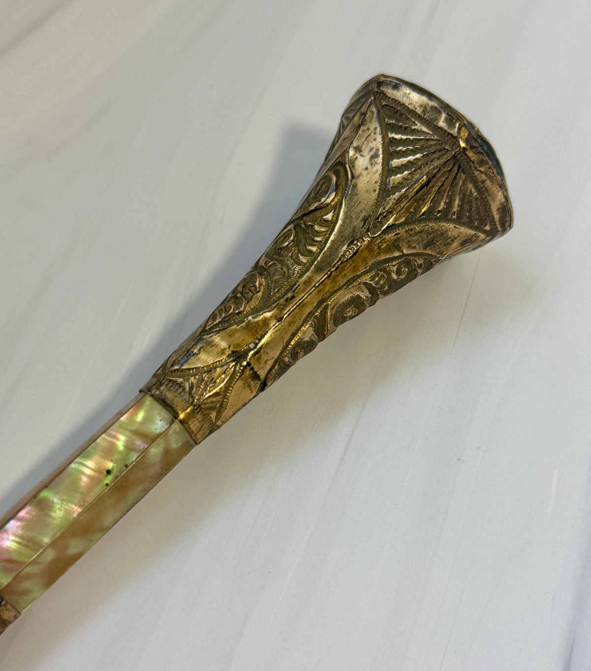 Antique Mother-of-Pearl & Ornate Gilt-Tone Parasol Handle – A1
