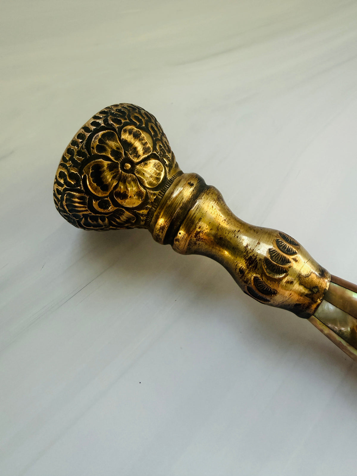 Antique Mother-of-Pearl Parasol Handle with Gilt-Tone Lattice Detail – A2